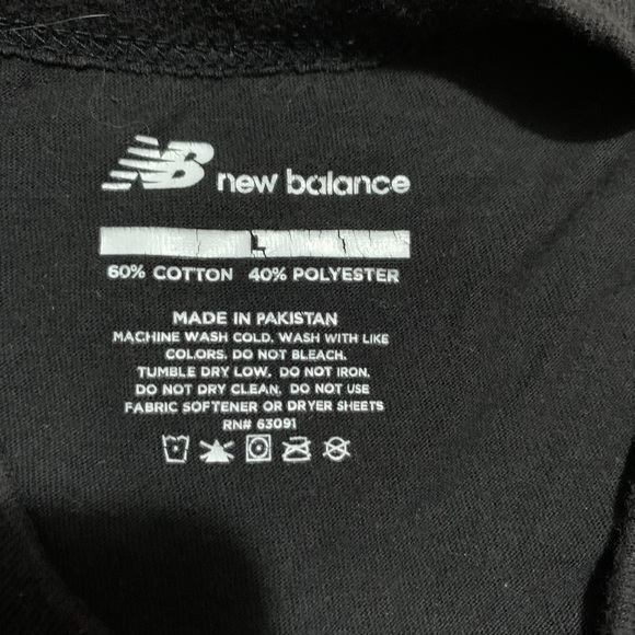 New balance tshirt - Picture 2 of 2